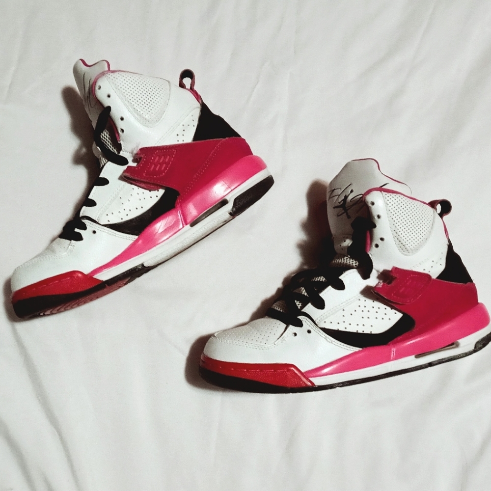 Jordan Flight 45 Vivid Pink Girls sz 5y